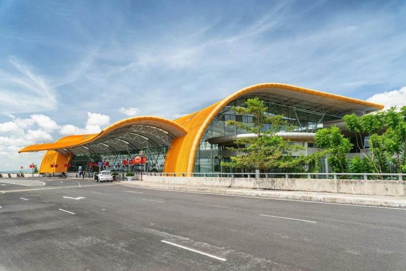 달랏 공항 도착 후 택시 탑승 구역 전경
